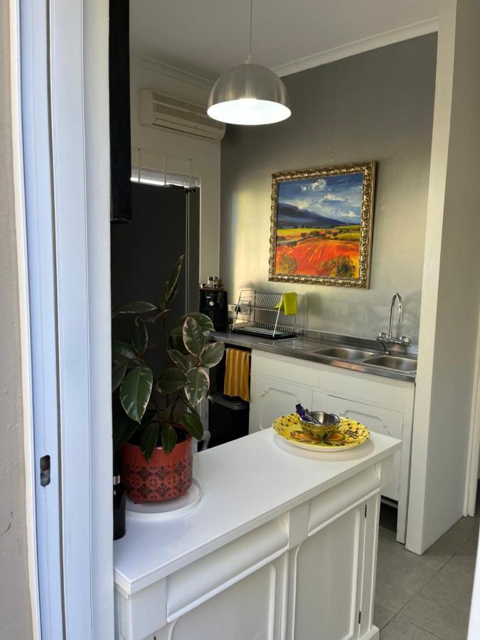 Somerset West Garden Apartments 1 エクステリア 写真
