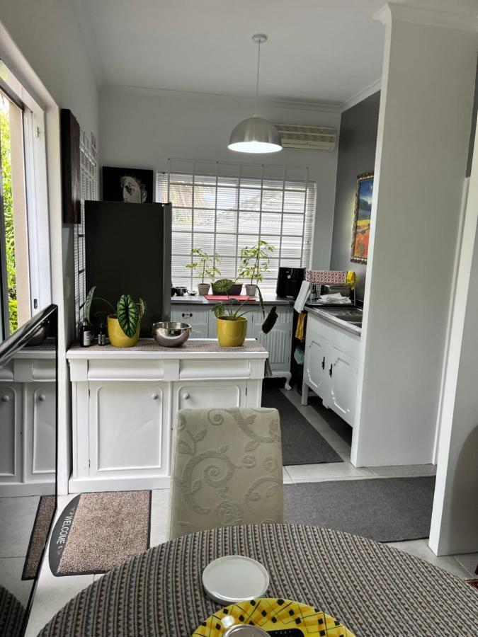 Somerset West Garden Apartments 1 エクステリア 写真