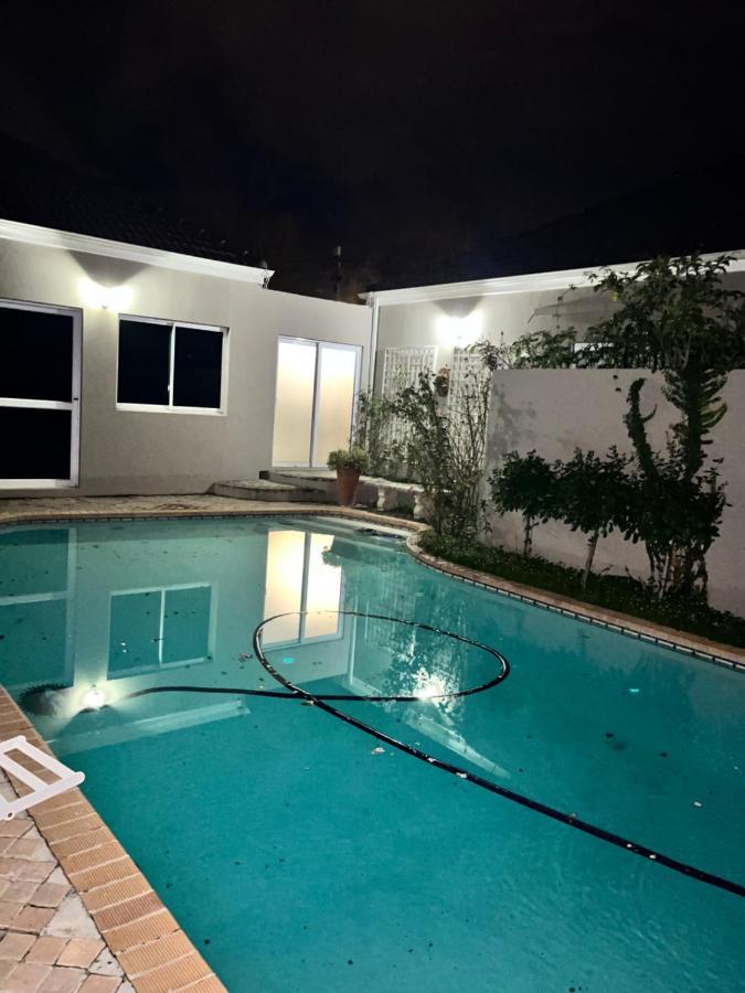 Somerset West Garden Apartments 1 エクステリア 写真